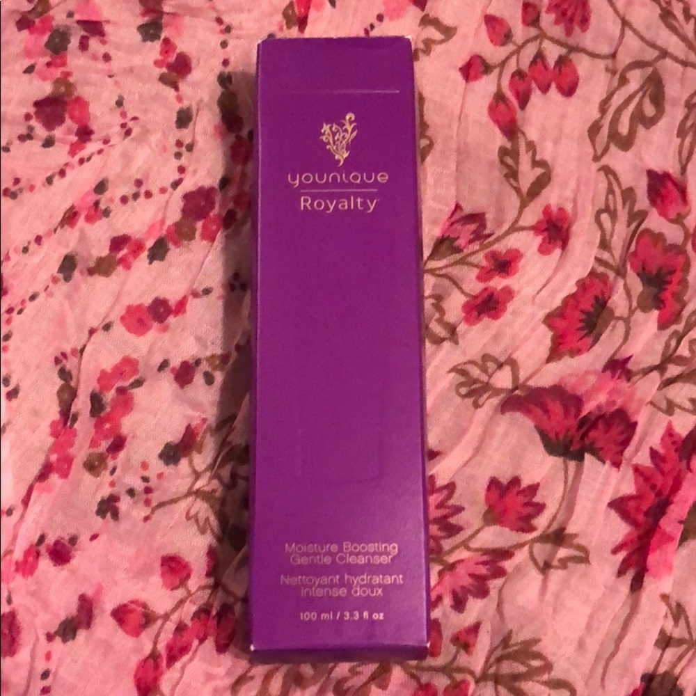 Younique Royalty Moisture Boosting Gentle Cleanser